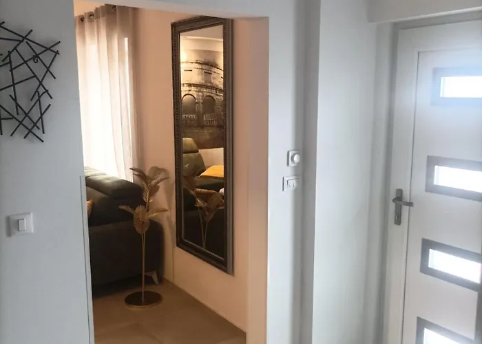 Konfort 2+2 Πούλα