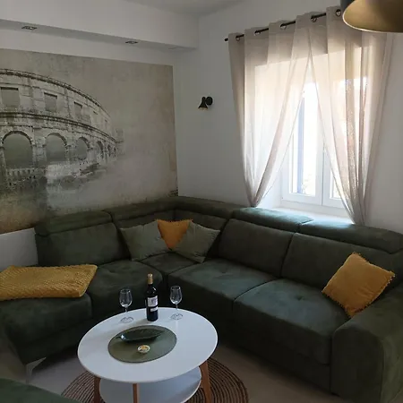 Apartman Konfort 2+2 * Póla